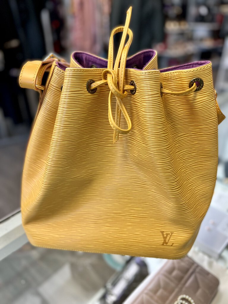 Louis Vuitton 1995 pre-owned petite Epi Noe bag Yellow
